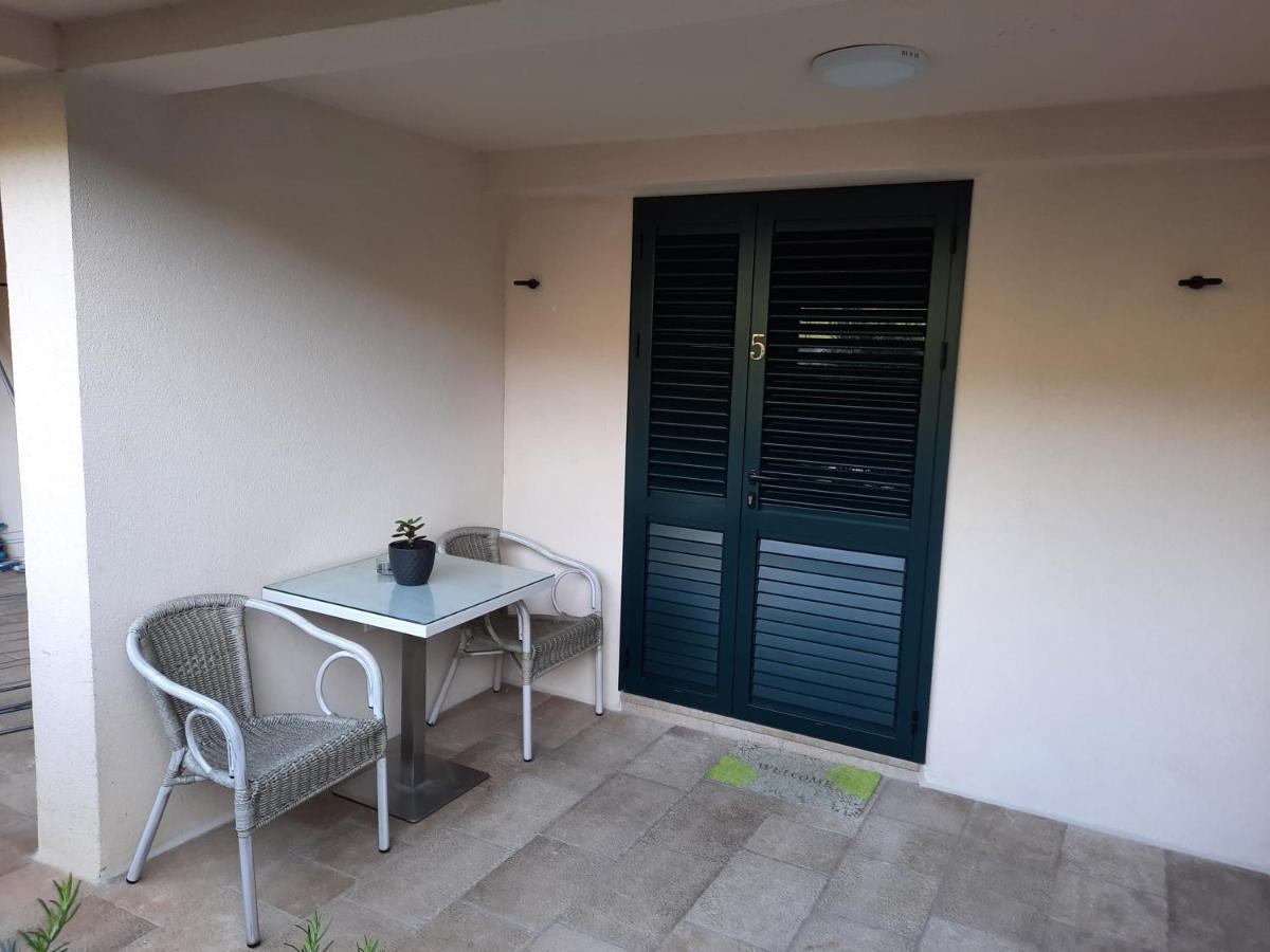 Square Point Apartments Котор Экстерьер фото