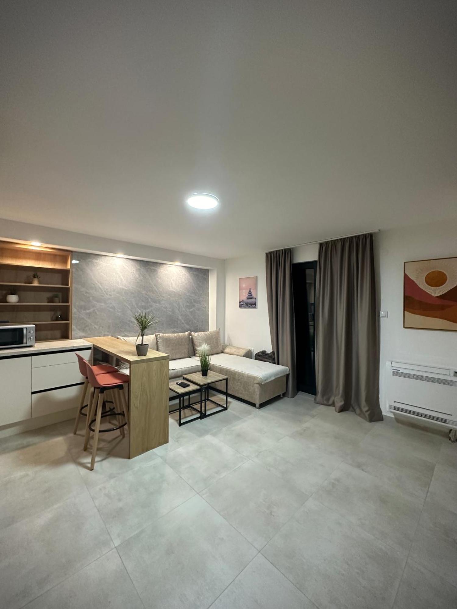 Square Point Apartments Котор Экстерьер фото